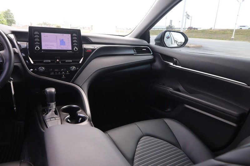 Toyota Camry Vehicle Image 23
