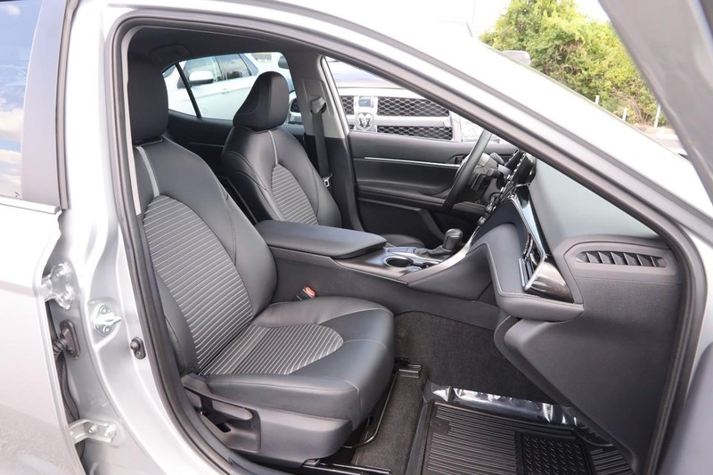 Toyota Camry Vehicle Image 24