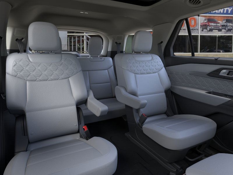 Ford Explorer Vehicle Image 11
