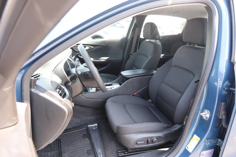 Chevrolet Malibu Vehicle Image 08
