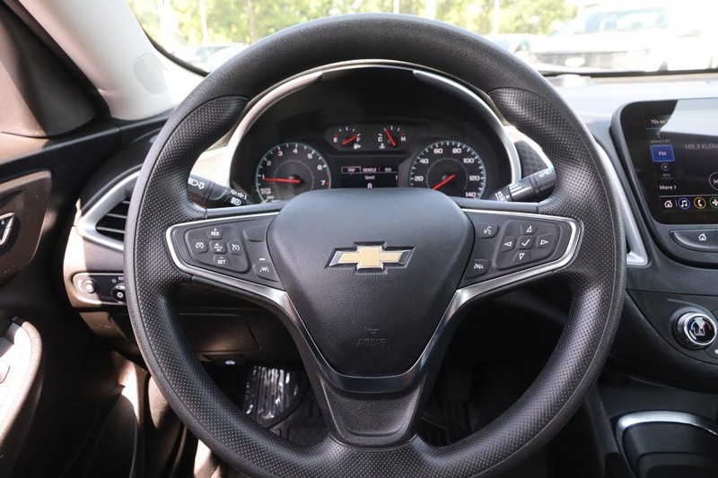 Chevrolet Malibu Vehicle Image 10