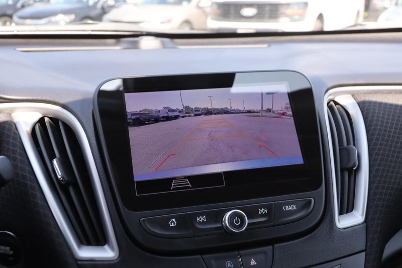 Chevrolet Malibu Vehicle Image 15