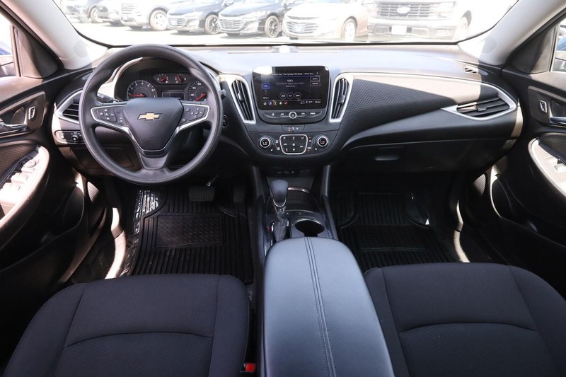 Chevrolet Malibu Vehicle Image 18