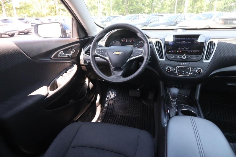 Chevrolet Malibu Vehicle Image 19