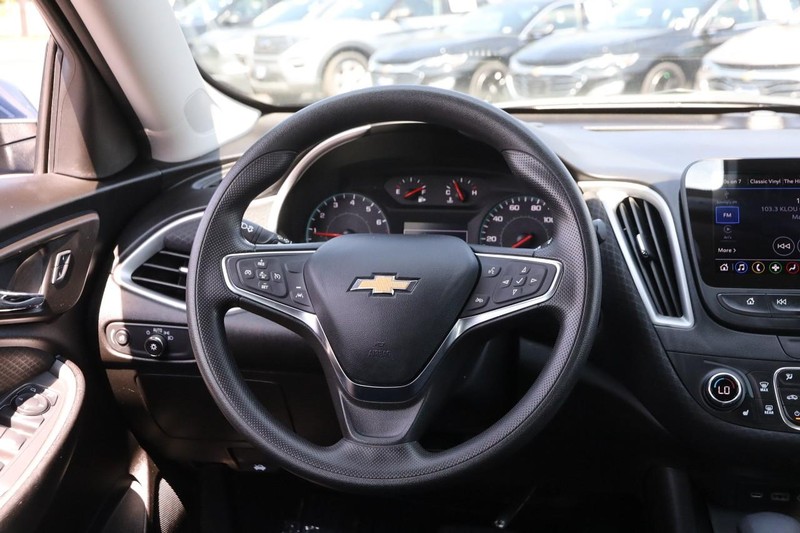 Chevrolet Malibu Vehicle Image 20