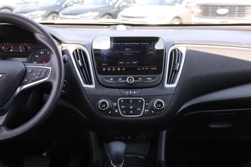 Chevrolet Malibu Vehicle Image 21