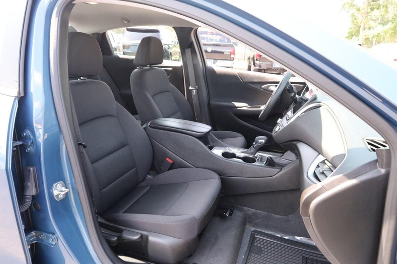 Chevrolet Malibu Vehicle Image 23