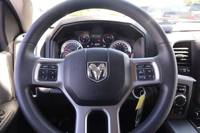 Ram 1500 Classic Vehicle Image 10