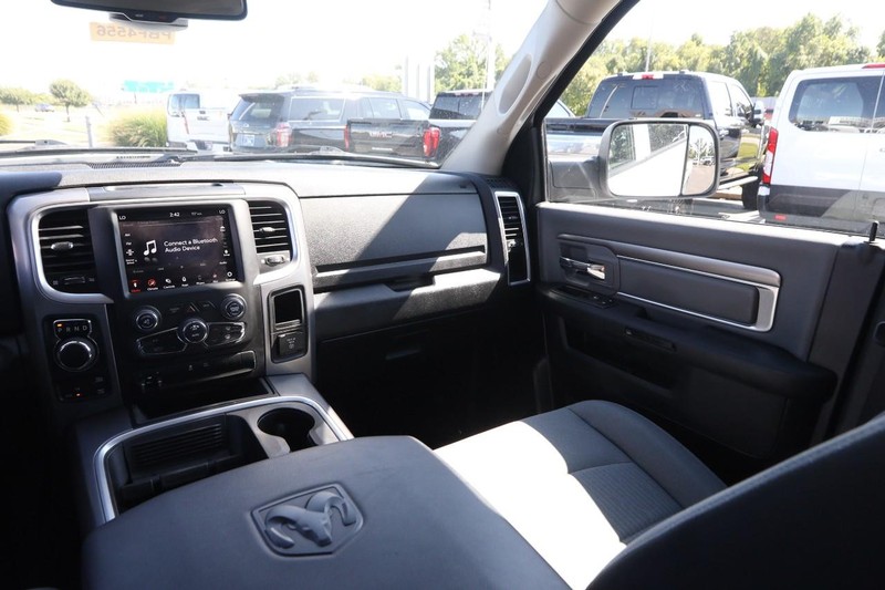 Ram 1500 Classic Vehicle Image 22
