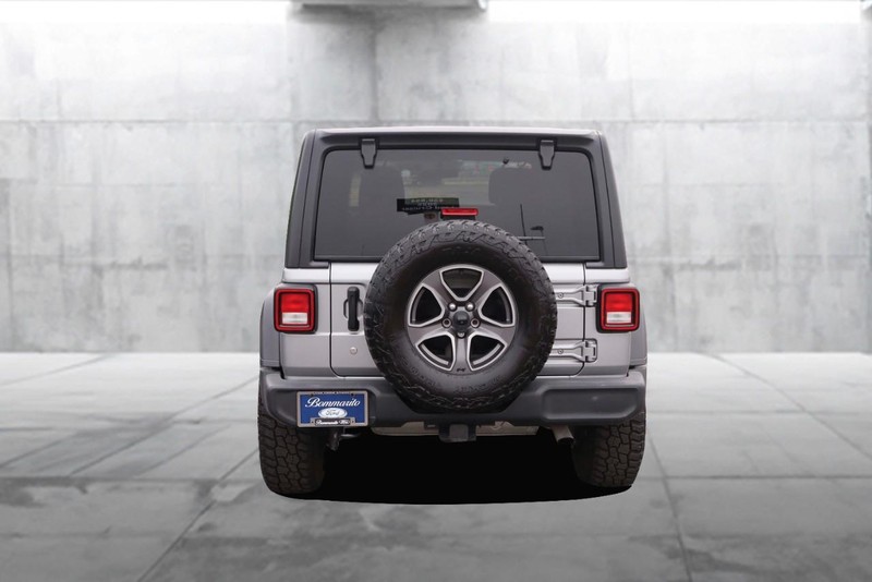 Jeep Wrangler Unlimited Vehicle Image 06