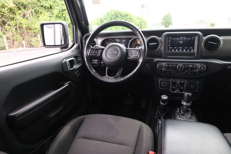 Jeep Wrangler Unlimited Vehicle Image 21