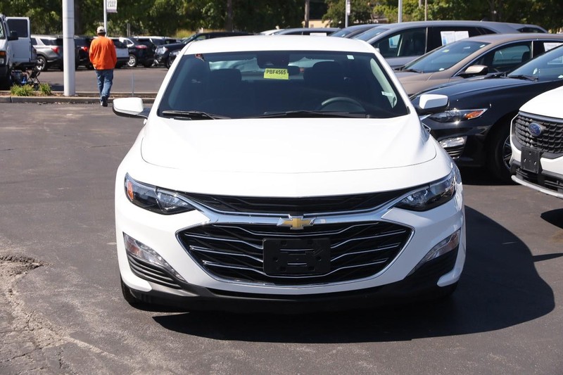 Chevrolet Malibu Vehicle Image 05