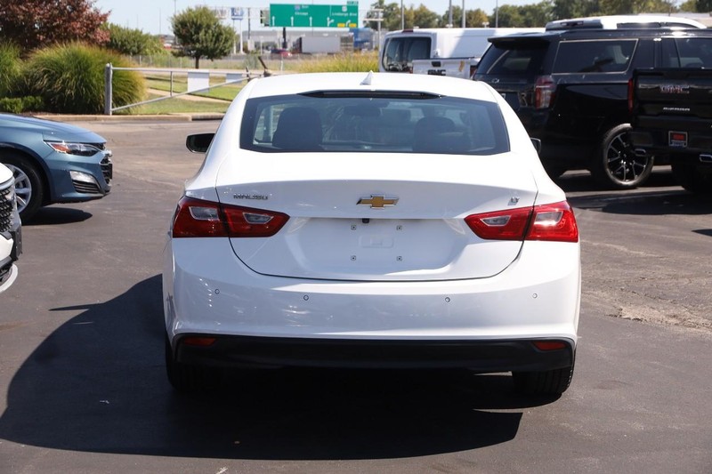 Chevrolet Malibu Vehicle Image 07