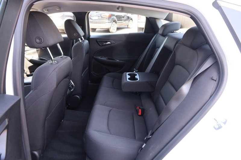 Chevrolet Malibu Vehicle Image 10