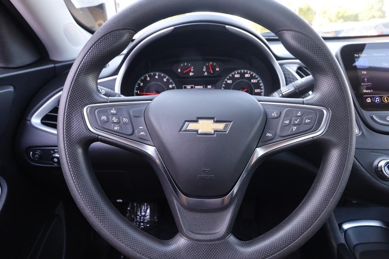 Chevrolet Malibu Vehicle Image 11