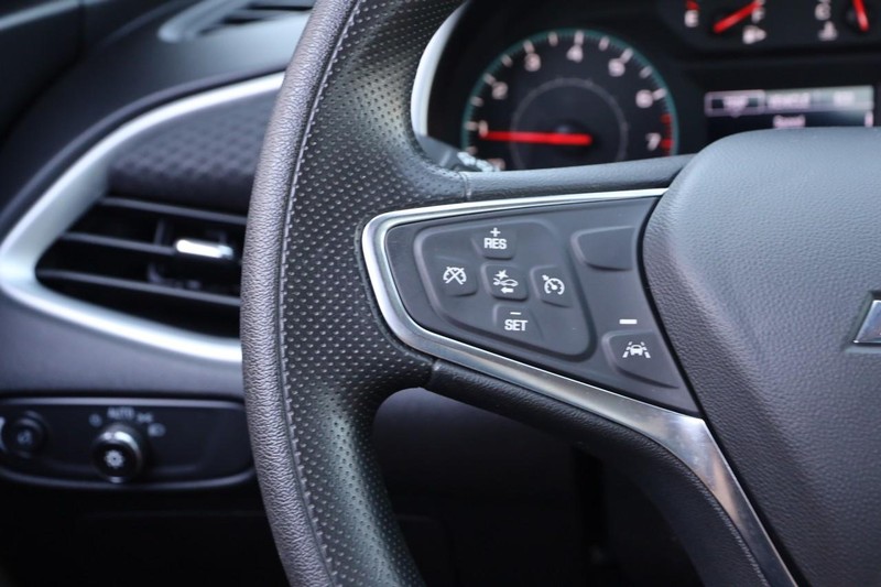Chevrolet Malibu Vehicle Image 12