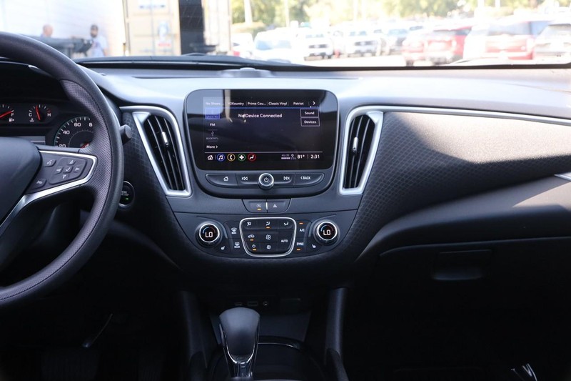 Chevrolet Malibu Vehicle Image 23