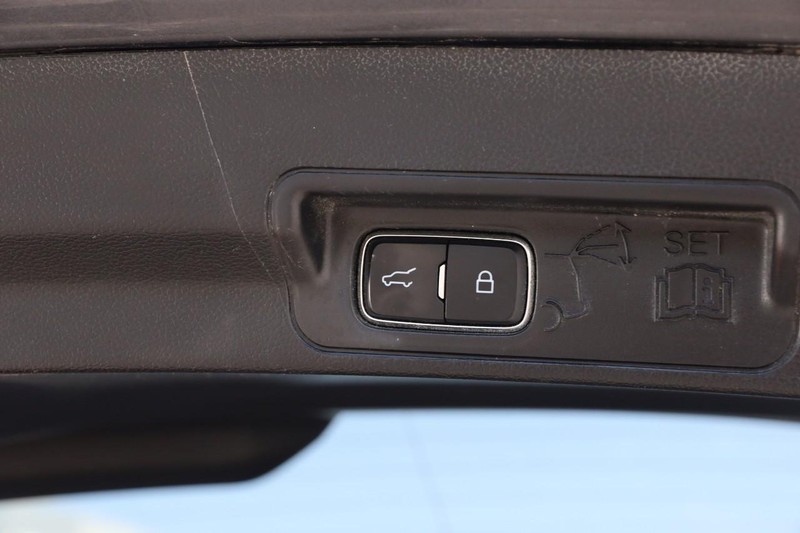 Ford Explorer Vehicle Image 10