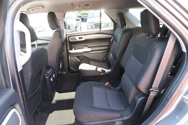 Ford Explorer Vehicle Image 11