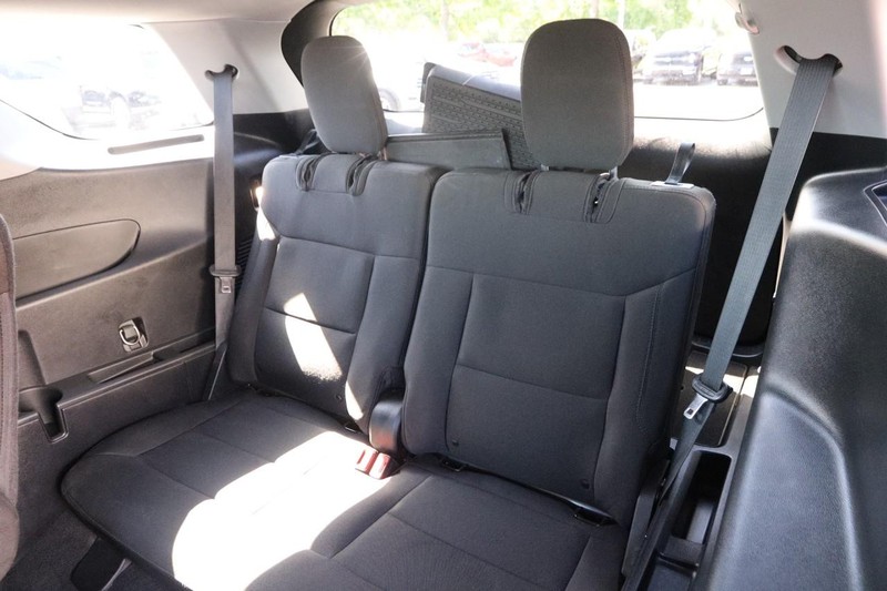 Ford Explorer Vehicle Image 12