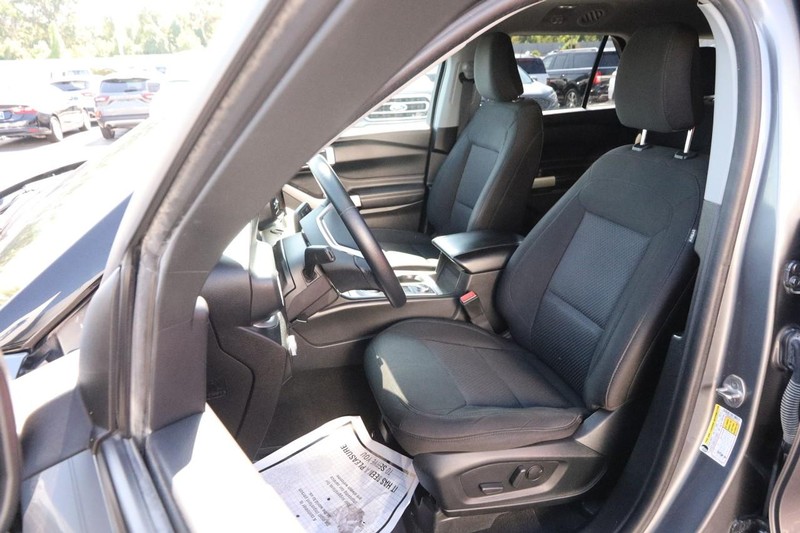Ford Explorer Vehicle Image 13