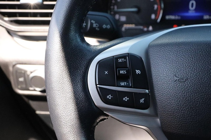 Ford Explorer Vehicle Image 15