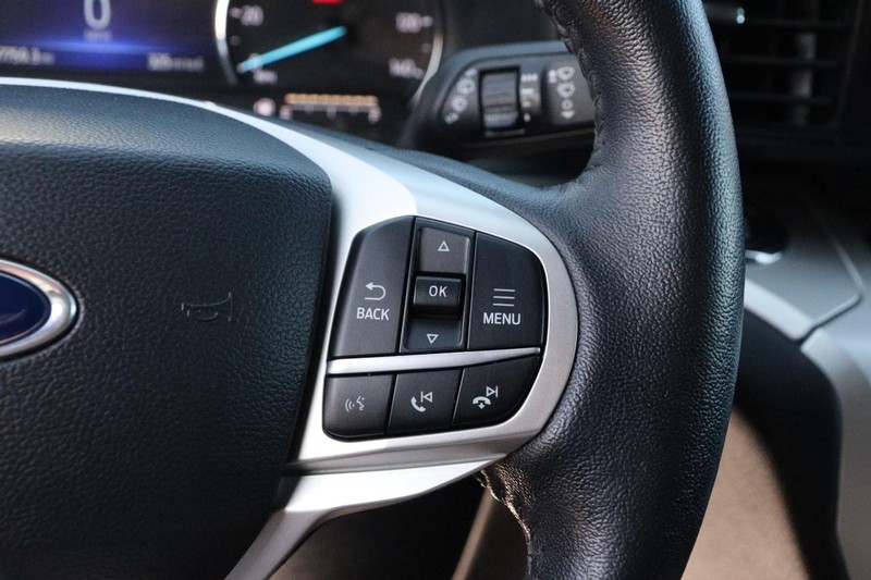 Ford Explorer Vehicle Image 16