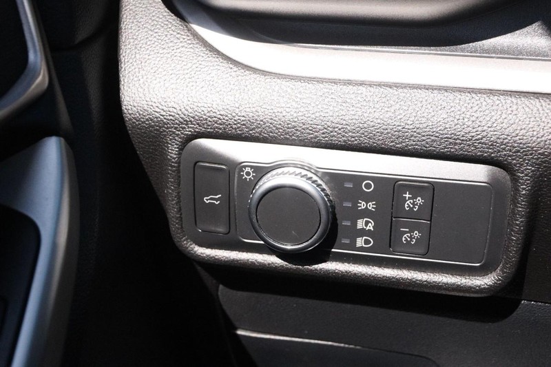 Ford Explorer Vehicle Image 23