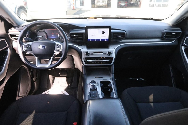 Ford Explorer Vehicle Image 24