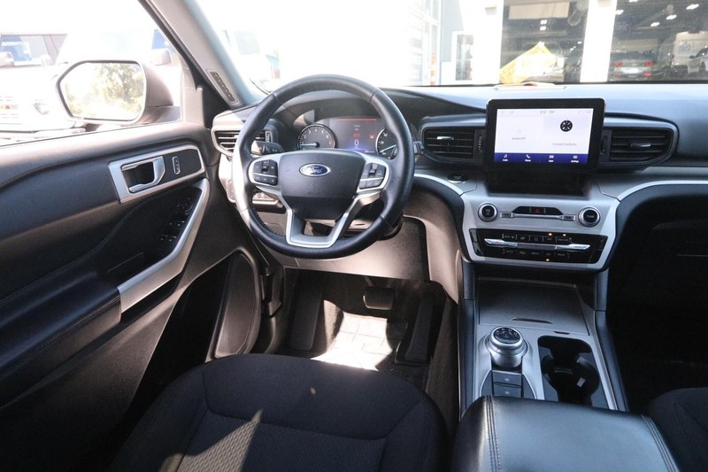 Ford Explorer Vehicle Image 25