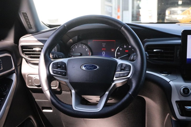 Ford Explorer Vehicle Image 26