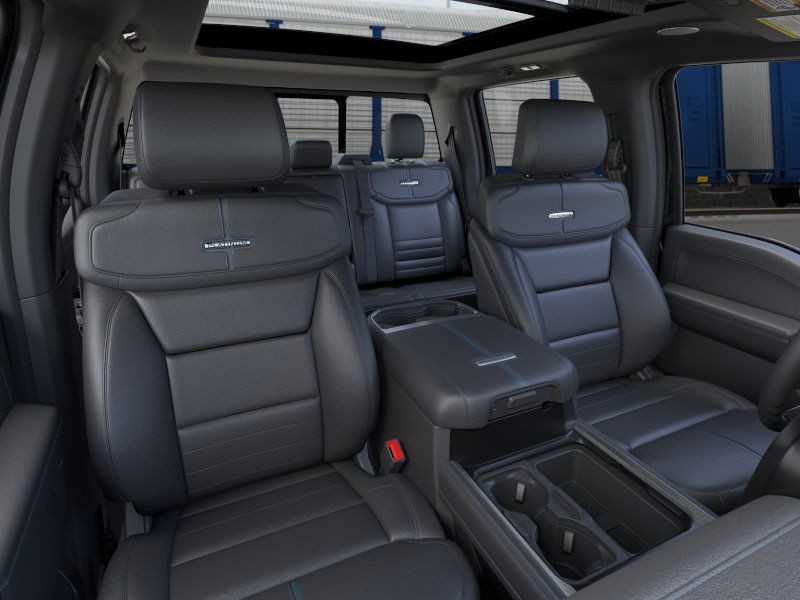 Ford Super Duty F-350 SRW Vehicle Image 10