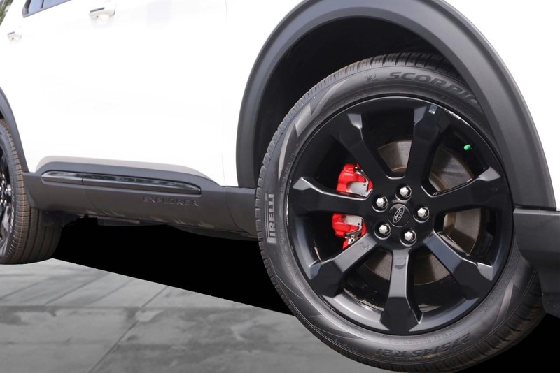 Ford Explorer Vehicle Image 03