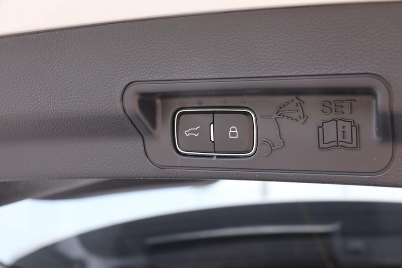 Ford Explorer Vehicle Image 08