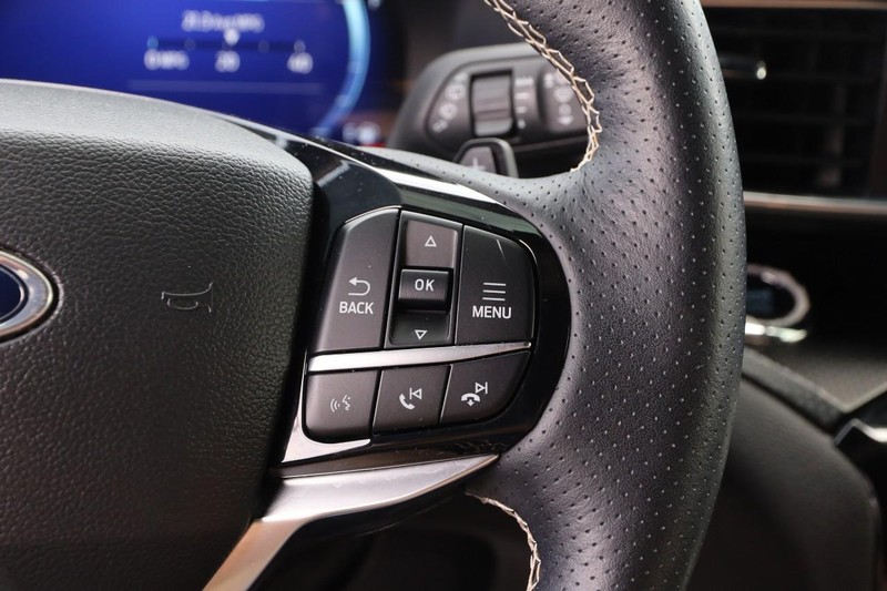 Ford Explorer Vehicle Image 15