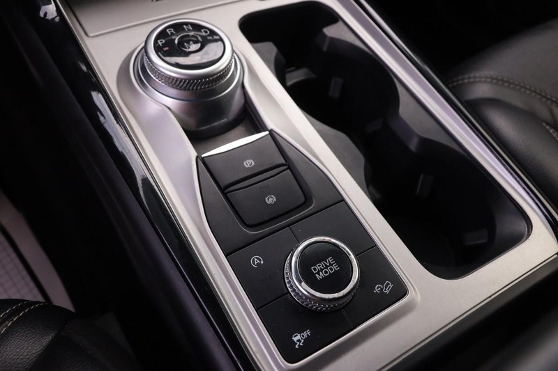 Ford Explorer Vehicle Image 21