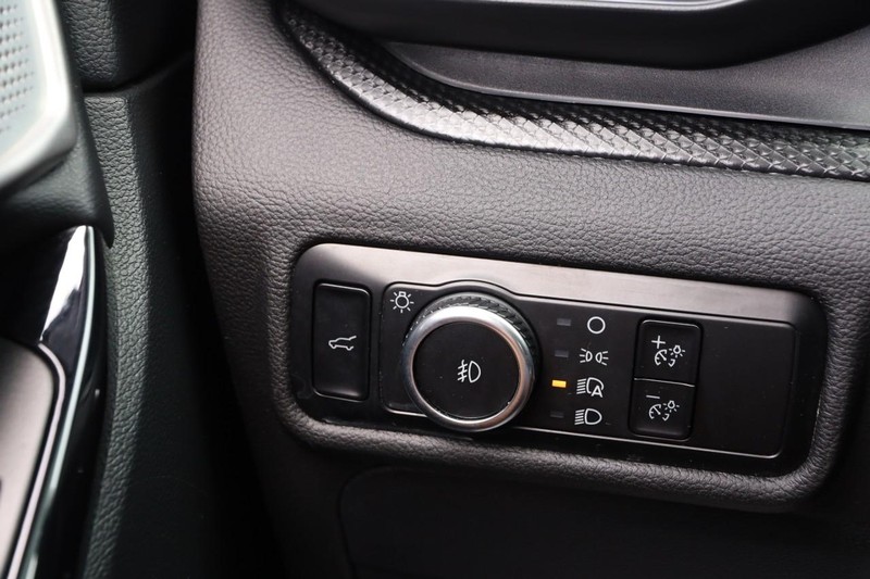 Ford Explorer Vehicle Image 22