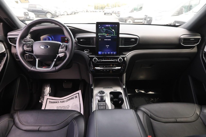 Ford Explorer Vehicle Image 23