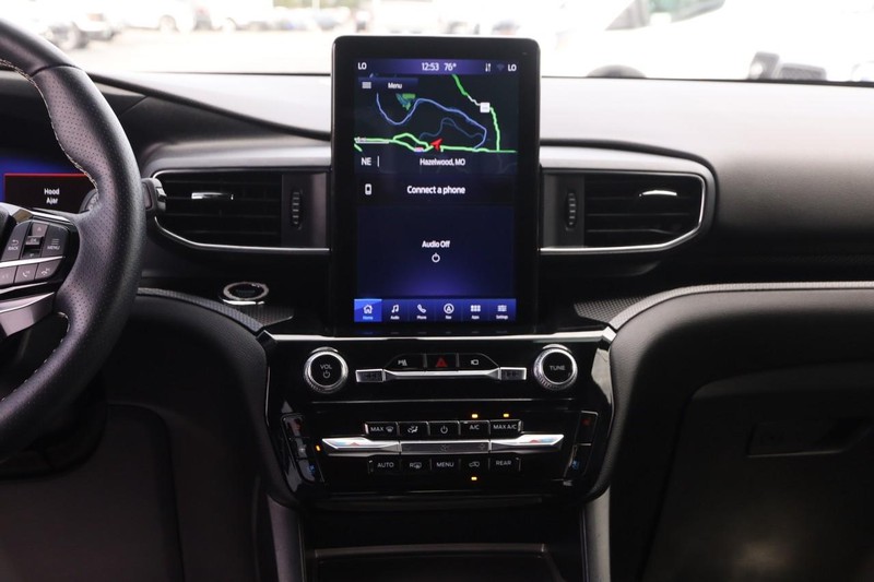 Ford Explorer Vehicle Image 26