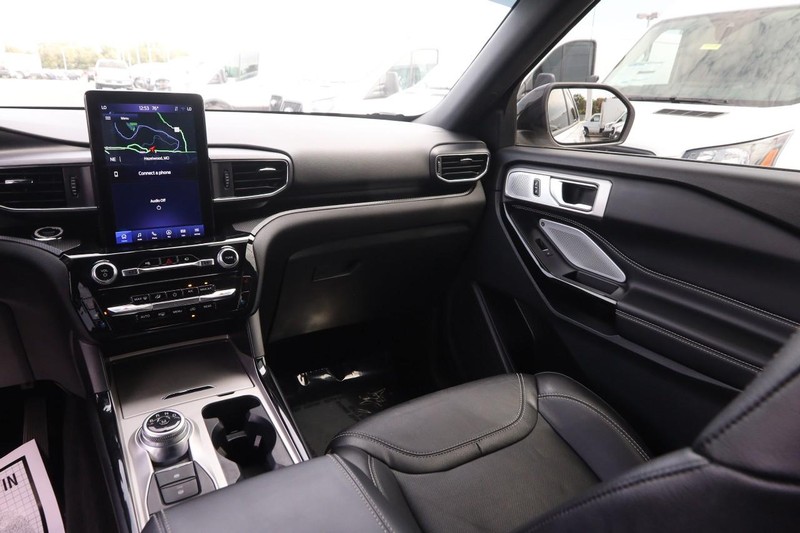 Ford Explorer Vehicle Image 27