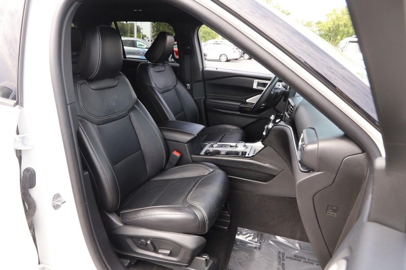 Ford Explorer Vehicle Image 28