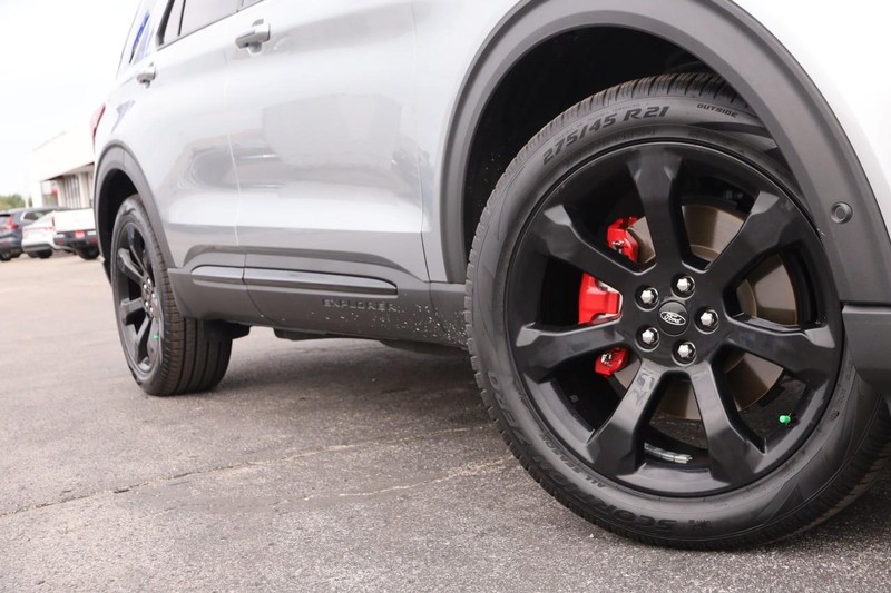 Ford Explorer Vehicle Image 03