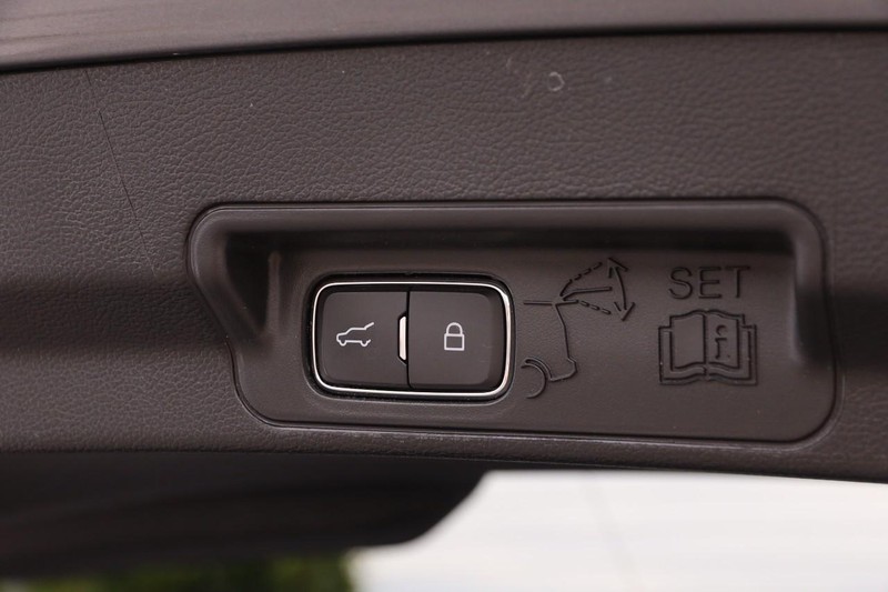 Ford Explorer Vehicle Image 08