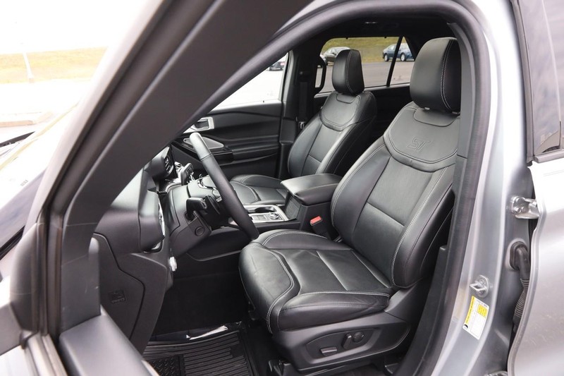 Ford Explorer Vehicle Image 10