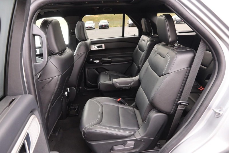 Ford Explorer Vehicle Image 11