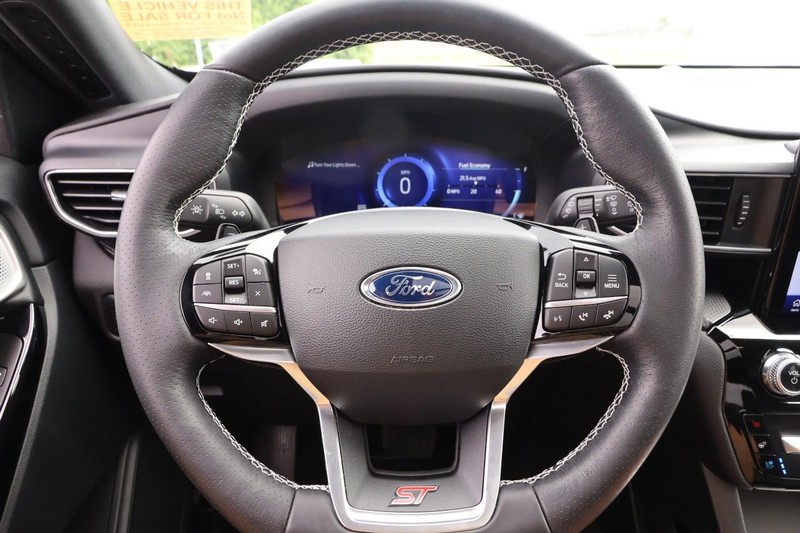 Ford Explorer Vehicle Image 13