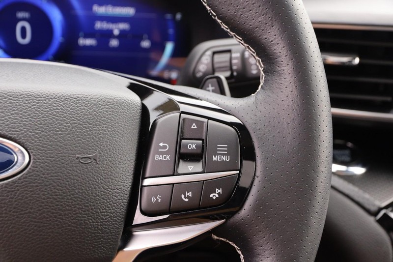 Ford Explorer Vehicle Image 15