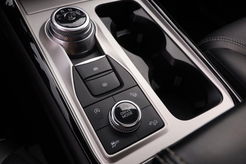 Ford Explorer Vehicle Image 21