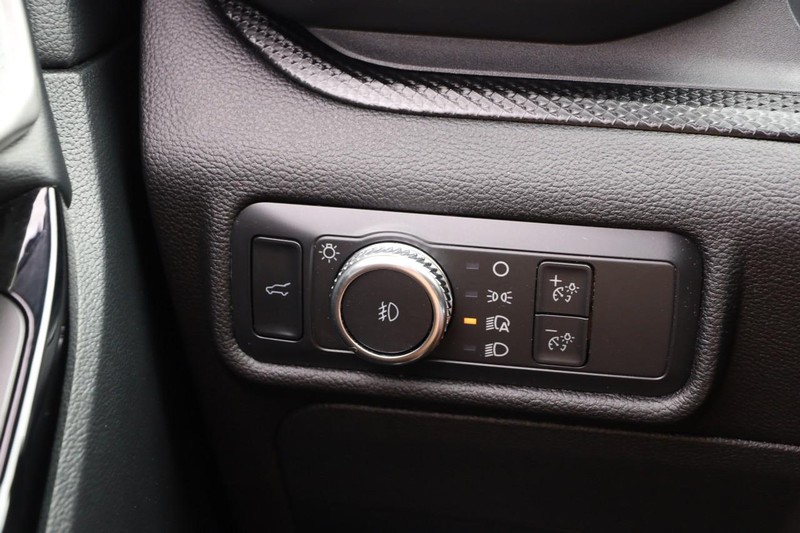 Ford Explorer Vehicle Image 22