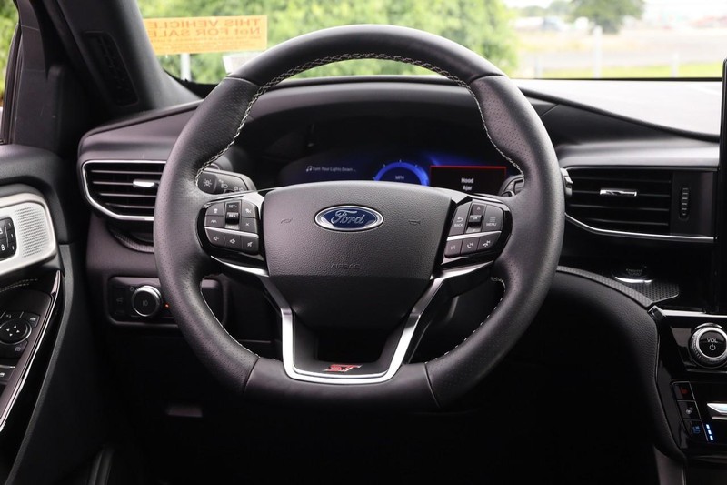 Ford Explorer Vehicle Image 25